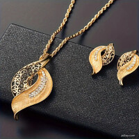 18 KARÁTOS ARANNYAL GALVANIZÁLT SZÉP ÉKSZER SZETT AZ ÖRÖK DIVAT WALES LÁNCCAL.