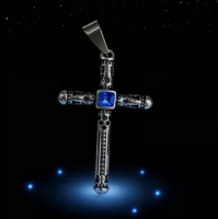 KÉZZEL KÉSZÍTETT GYÖNYÖRŰ NEMES ACÉL KERESZT MEDÁL KIRÁLYKÉK CIRKÓNIA KŐVEL.