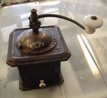 Régi kávédaráló