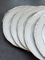 Fehér Zsolnay porcelán süteményes tányérok, arany tollazott, stafír készlet darabjai