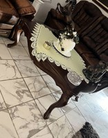 Antik asztal őzike lábbal vadiúj állapotban