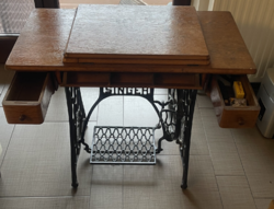 Jó állapotban levő,működő antik Singer varrógép