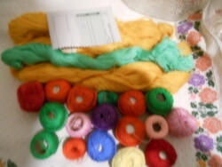 Varrónői hagyatékból  300 gramm  PERLÉ színtartó mercelezett hímző fonal vegyes színek