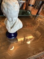 Kisfiú mellszobor, biscuit porcelánból