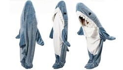 Cápa plüss jelmez gyerek, vagy felnőtt részére, amely pizsamaként, vagy takaróként is használható