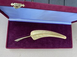 Aranyozott ezüst újságírói toll díj