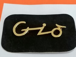 Gyűjtői ritkaság, vintage Giorgio Armani Gio parfümlogós kézírásos mondernista bross    715.