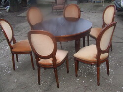 Bővíthető asztal hat darab szék étkezőgarnitúra (a pótlapok hiányoznak)