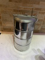 Rozsdamentes acélból készült ételhordó. Retro