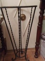 Kovácsolt vas esernyő és újságtartó