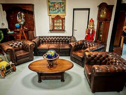 Klasszikus angol bőr ülőgarnitúra chesterfield kanapé + 3 db. fotel patinás szép állapotban