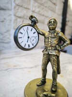 Kéményseprő és malac réz szobor zsebóra tartó