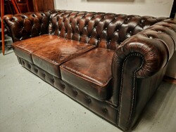Klasszikus angol bőr ülőgarnitúra chesterfield kanapé + 2 db. fotel patinás szép állapotban