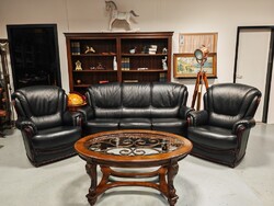 Classic English Leather Sofa Set + 2 Armchairs in Beautiful, Like-New Condition
