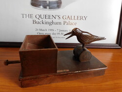 Vintage mechanikus cigarettaadagoló madár - kuriózum