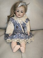 Gyönyörű régi porcelán fejű baba szép àllapotban van