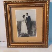 Régi esküvöi fotó a szabadban