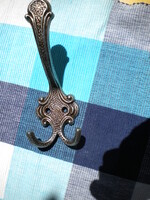 Antikolt fém fogas kalaptartóval