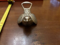 Madárka alakú fém sörnyító