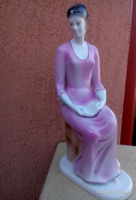 OLVASÓ RÓZSASZÍN RUHÁS HÖLGY ,NAGY MRÉRETŰ HOLLÓHÁZI