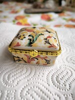 Porcelán bonbonier, kis ékszertartó doboz eladó!