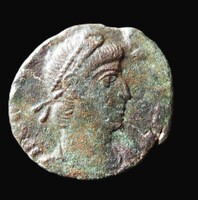 Római Bronz Valentinianus Angyal koszorúval (NZ8)