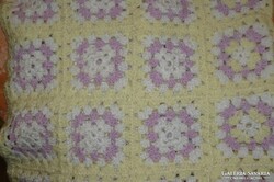 Bájos horgolt retro terítő, babakocsi ágyterítő