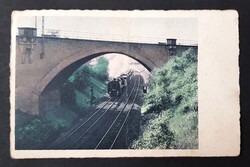 Gőzmozdony a viadukt alatt 1950 képeslap