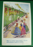 Megy a vonat ripeg -ropog a kereke .Honvédbaka hajlik ki belőle  színezett képeslap 1942