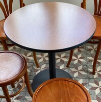 Kávézós kávézó körasztal asztal kerek tárgyalóasztal fém presszólábbal