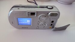 Japán digitális fényképezőgép + ajándék állvánnyal