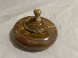 Gyönyörő valódi achát kő ékszertartó.