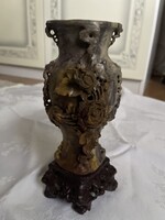 Álomszép Kínai zsírkő váza más színű zsírkő talppal.