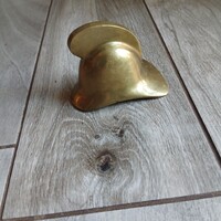 Érdekes régi réz levélnehezék: tűzoltó sisak