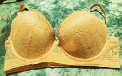 Brutál vagány nagyon szép formázott csipkés  melltartó
