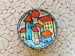 Jelzett Reguly kerámia falitányér – Retro, kézzel festett városkép