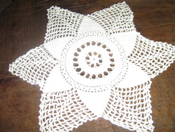 Csodaszép horgolt kerek fehér csipke terítő