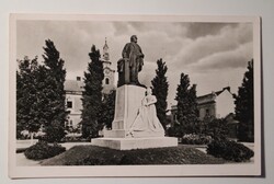 Képeslap,Miskolc, Deák Ferenc szobra, Margit fényképészet Márton Jenő felvétele. 1945 előtti.