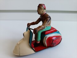 Lemezárugyári panni robogó