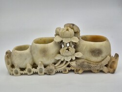 Antik, zsírkőből faragott kínai ecsetmosó hal és lótusz motívummal
