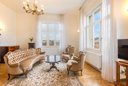 Neobarokk nappali ülőgarnitúra, faragott díszítésekkel, jó állapotban