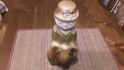 Ukrán mázas kerámia fiú báránnyal.