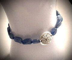 Egyenként csomózott, amorf ásványokból Kianit karkötő