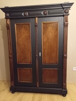 Antik ruhás szekrény eladó