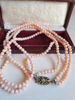Extra hosszu,kétsoros,korall nyaklánc ezüst kapoccsal