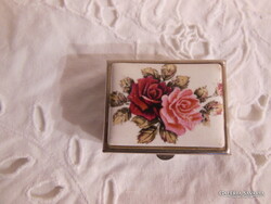 DOBOZ - SZELENCE - EZÜSTÖZÖTT - PORCELÁN - GRAVÍROZOTT - 4 x 3 x 1,5 cm OSZTRÁK - HIBÁTLAN