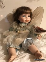 PORCELÁNBABA - USA - TÜNDÉR MADÁRKÁVAL - 26 x 22 cm - GYŰJTEMÉNYBŐL - HIBÁTLAN