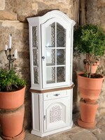 Rusztikus , fehér sarok vitrin, tálaló.. barna vintage mintával
