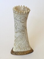 GÓLYA MADÁR PÁRBAN A NÁDASBAN, VASTAG, FARAGOTT LÁBSZÁRCSONT ASZTALDÍSZ, FA TALPON 18 CM