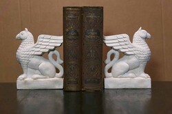 VÉRTESI Ági (1975-): Griff szobor, könyvtámasz-pár (2 db) 2012.